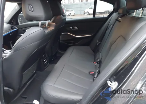 2021 BMW 330I xDrive z USA, uszkodzony, nr VIN 3MW5R7J01M8B48377